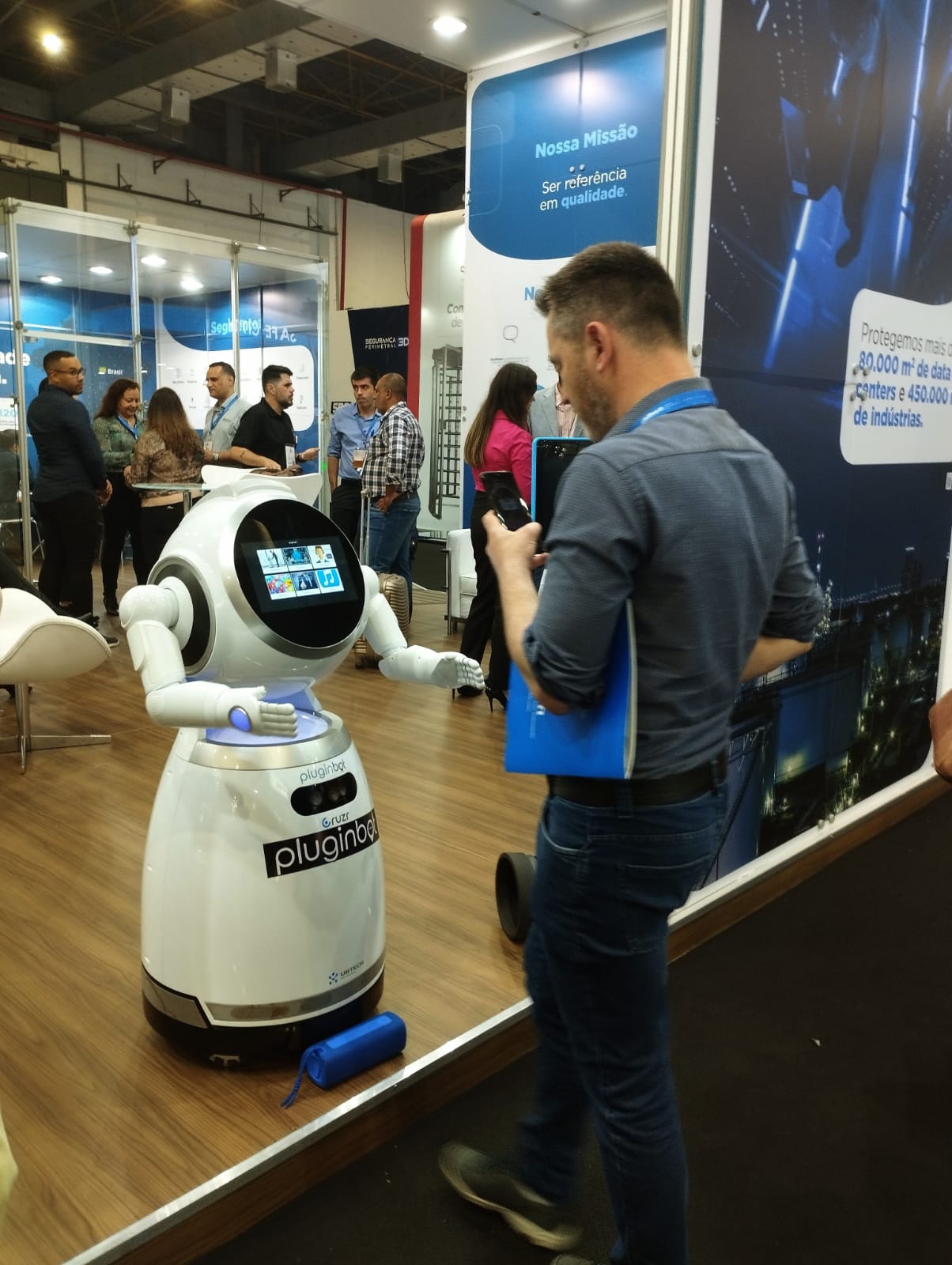 Um palestrante do futuro: robô estreia na Mercopar falando sobre Robótica e Inteligência Artificial