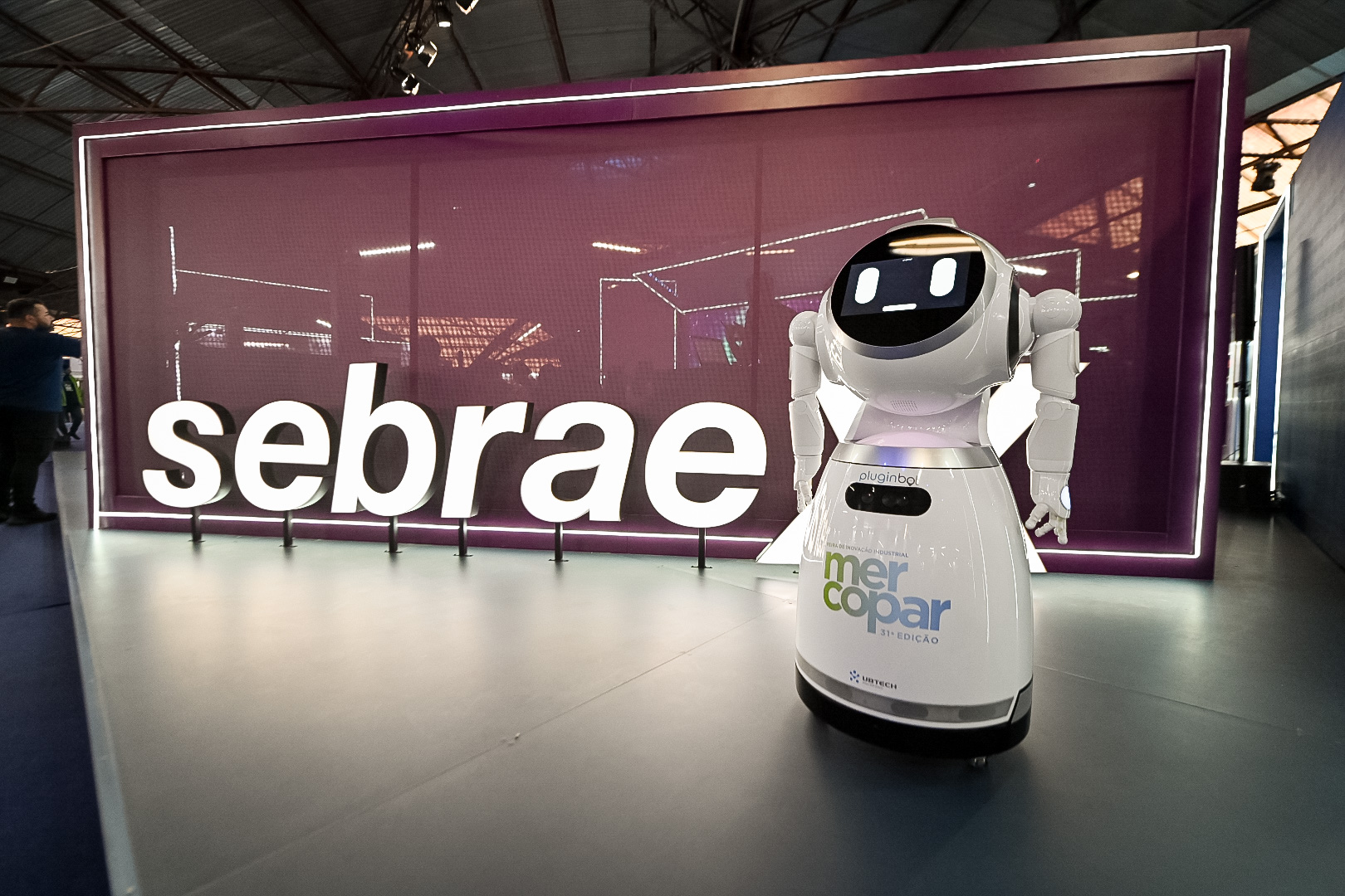 Mercopar: Robô palestrante fala sobre trabalho em conjunto com humanos
